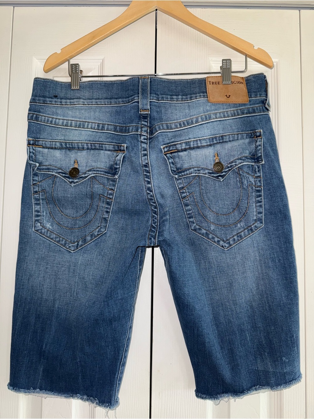 True religion geno relaxed slim distressed short size 34